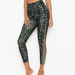 Victoria Secret Leggings - size 6